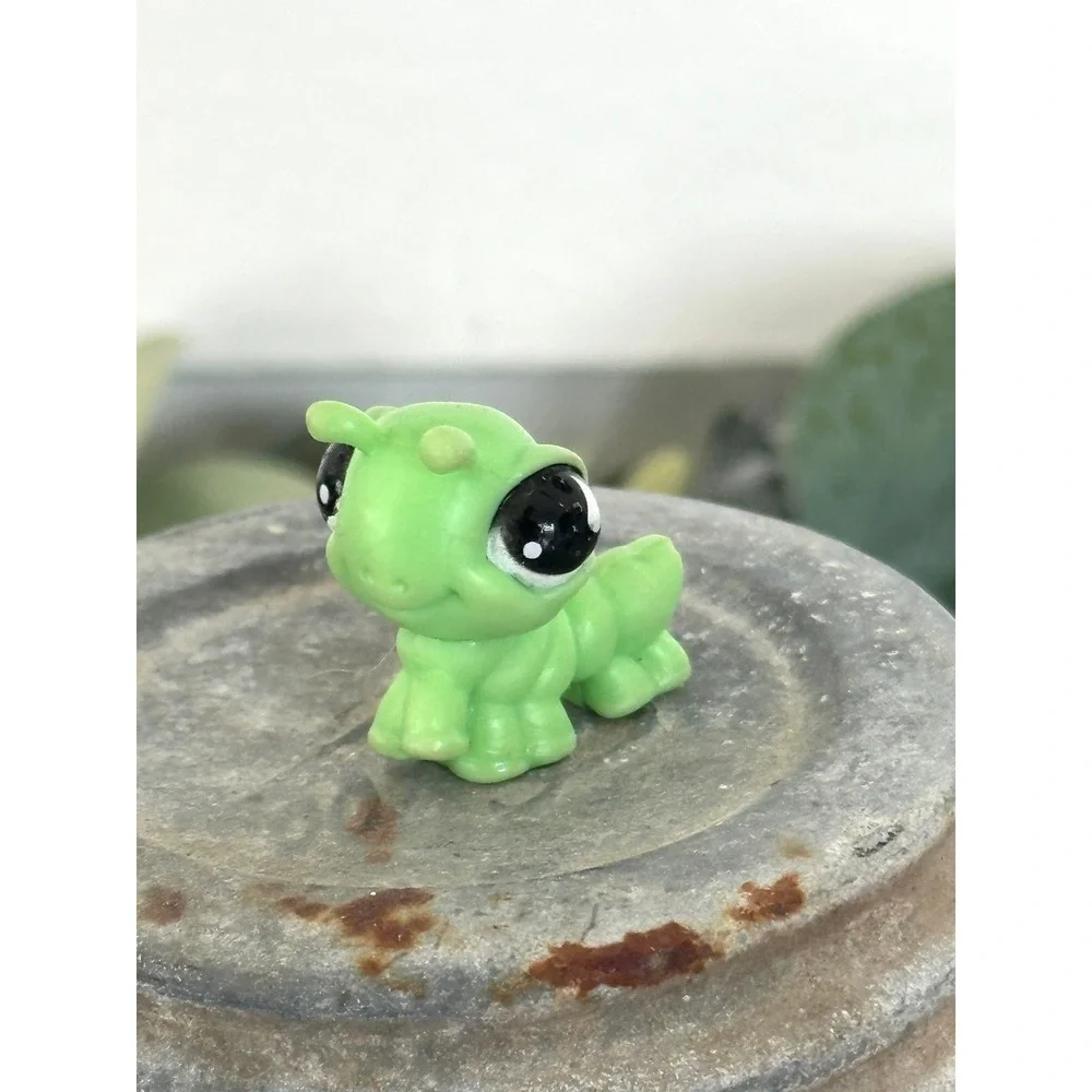 Littlest Pet Shop Sportiest critters green caterpillar authentic Hasbro